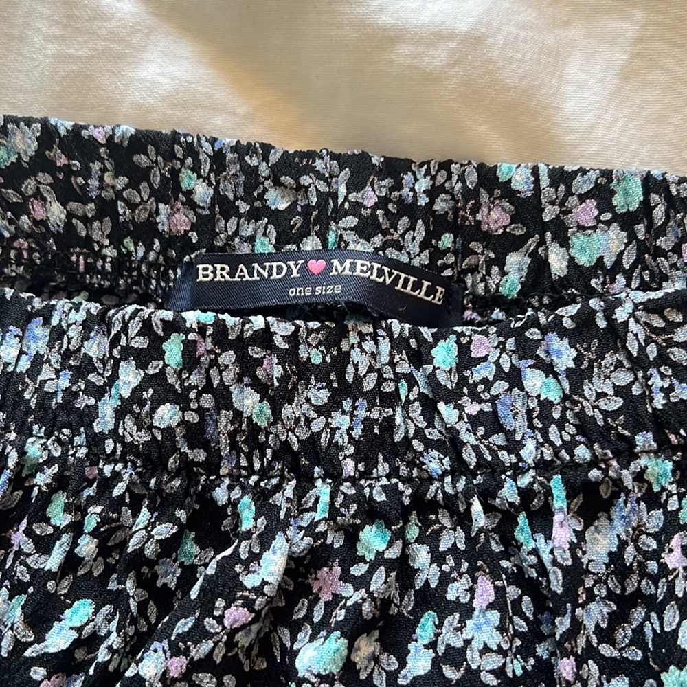 📦 Brandy Melville skirt